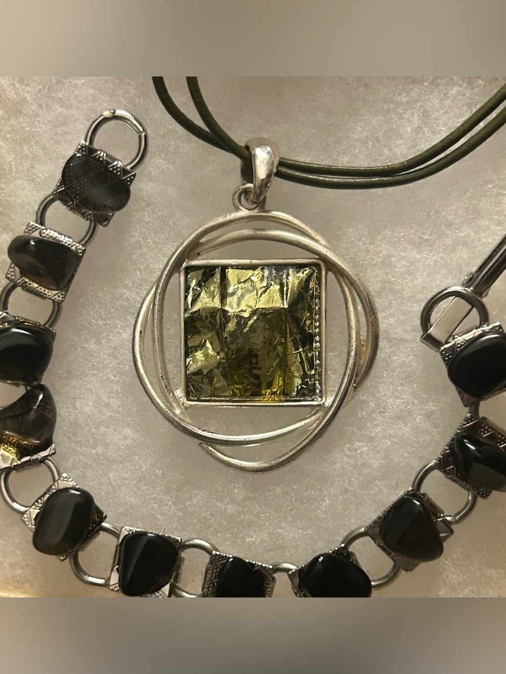 Vintage Modernist Olive green foil pendant necklace/bracelet set